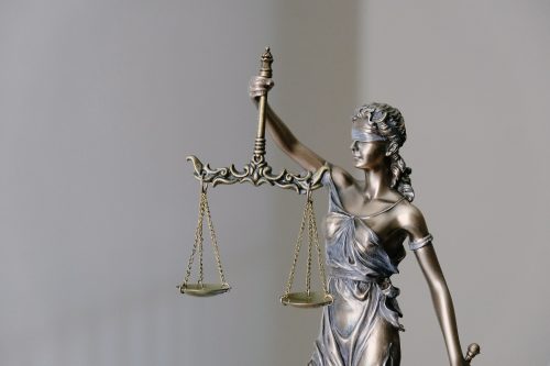 Jakie jest prawo dotyczące posiadania, uprawy i sprzedaży marihuany w Polsce?
